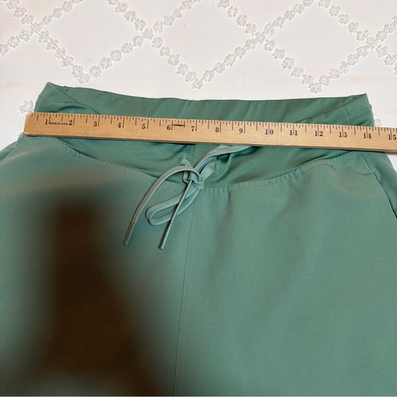 Mandala Women's Mint Green Scrub Set- M - Picture 10 of 13